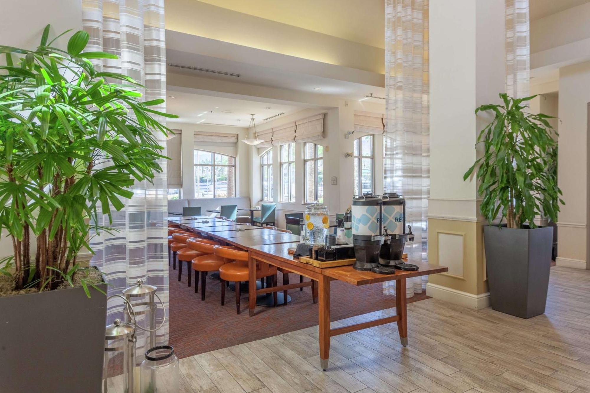 Hilton Garden Inn Palm Springs/Rancho Mirage Exterior photo